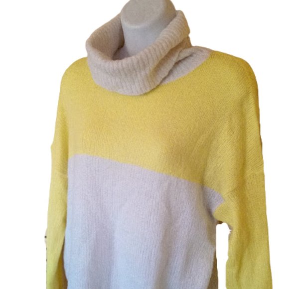 ---  Colorblock Soft Turtleneck Sweater Small - Picture 1 of 4